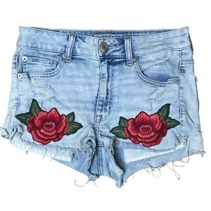 American Eagle denim shorts with roses 6
